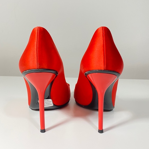 Gucci Peep Toe Satin Heels!! - Picture 3 of 9